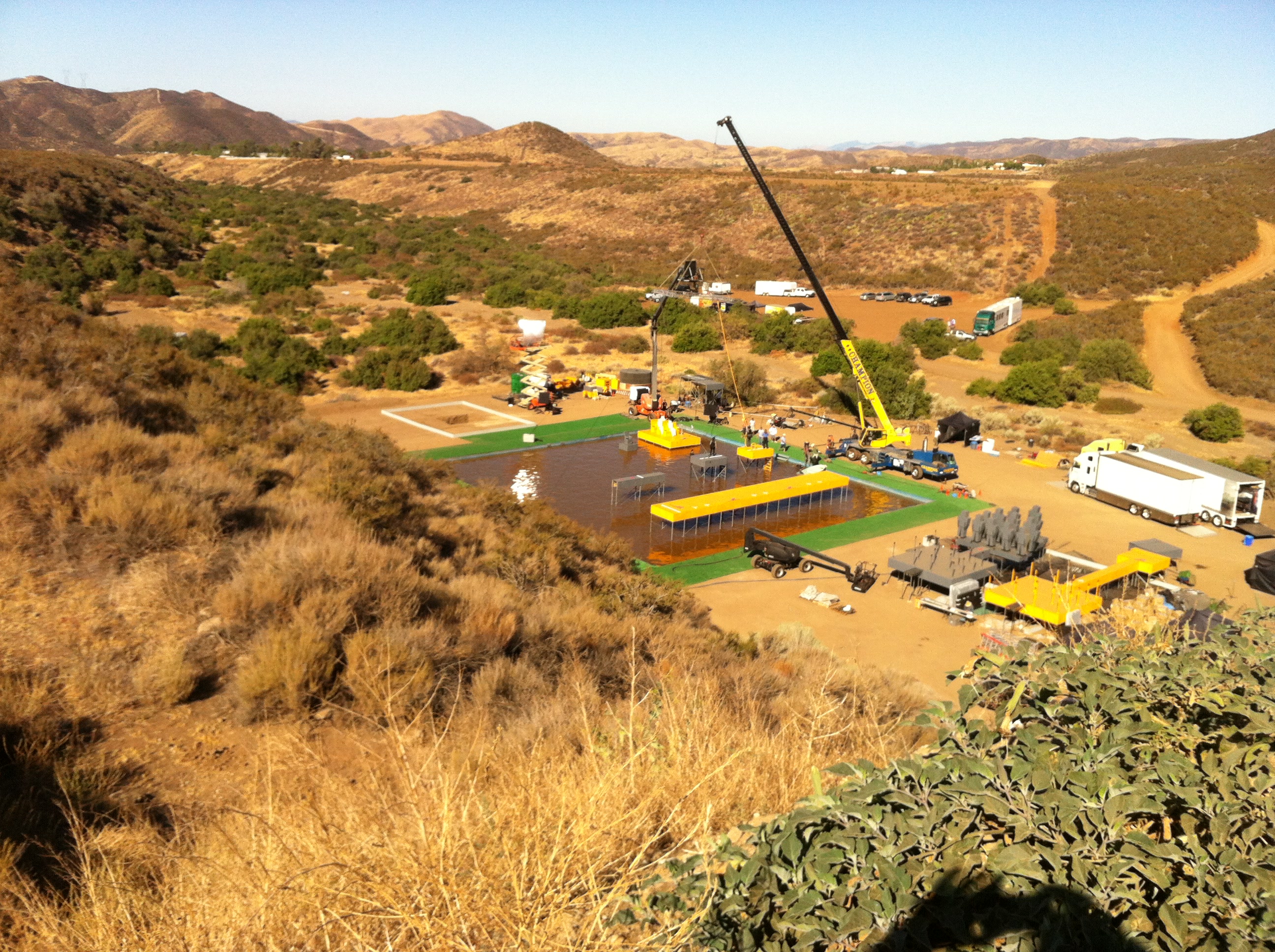 Water tinting solution for creating colored water effects